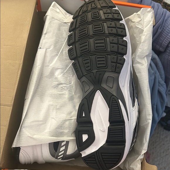 Nike Men's White and Gray Sneakers with Blue Accents - Picture 3 of 3